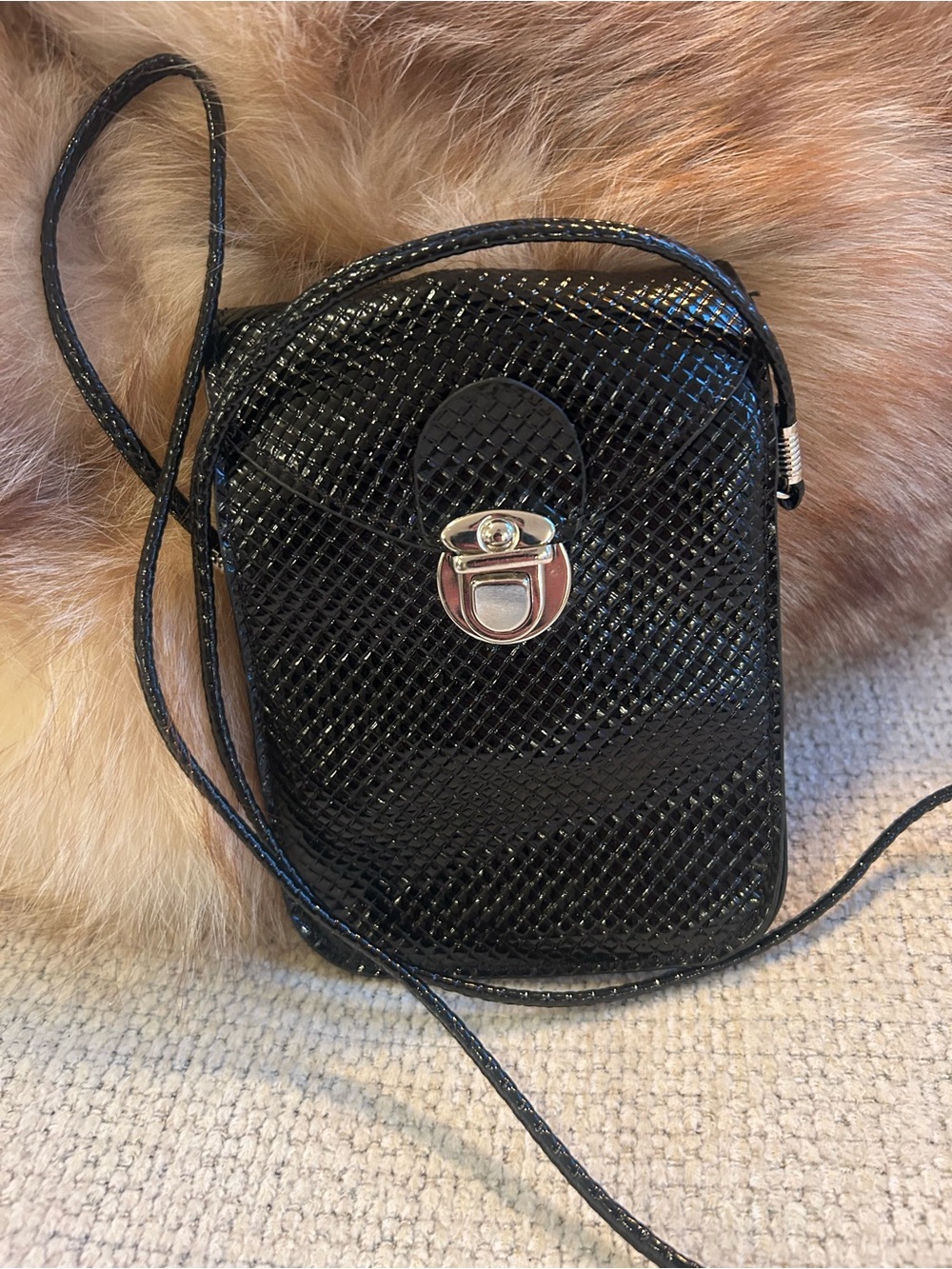Black Woven-Texture in patent PU Mini Crossbody Bag with Silver Closure❤️